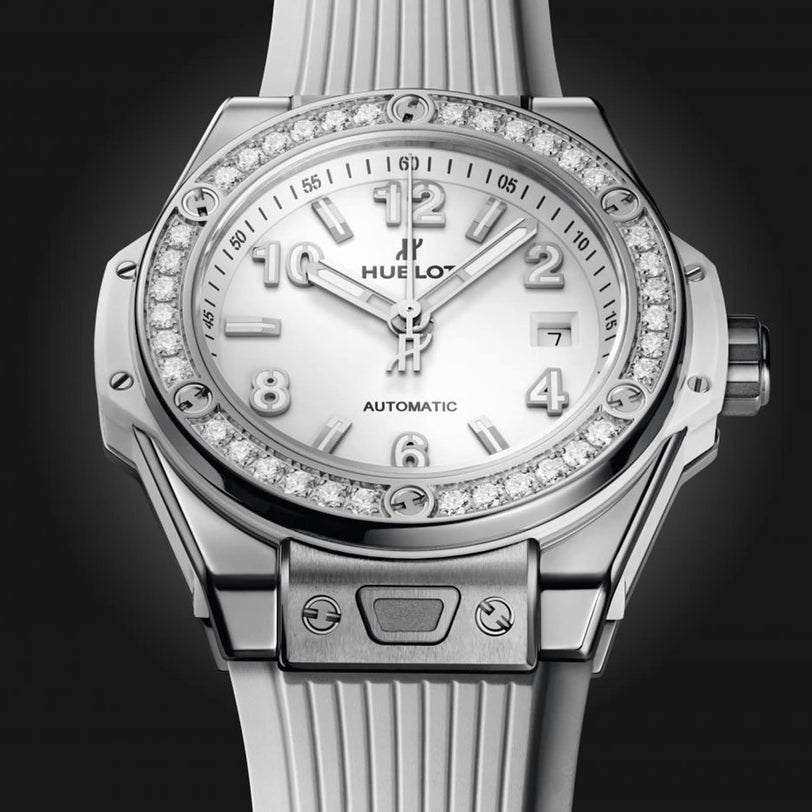 Hublot Big Bang One Click Steel White Diamonds wristwatch with a white dial, diamond-set stainless steel bezel, and white rubber strap; displays 10:07 with self-winding movement.