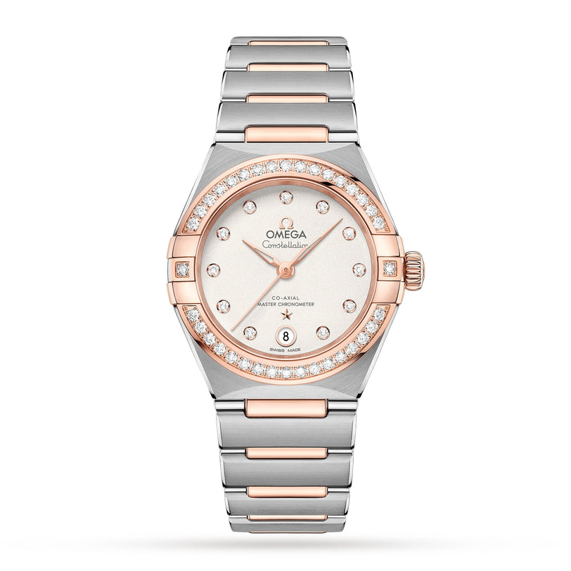 The OMEGA Constellation is a two-tone wristwatch with a diamond-paved bezel, silver and rose gold bracelet, white dial with date at 6 o’clock, and powered by the Master Chronometer Calibre 8700.