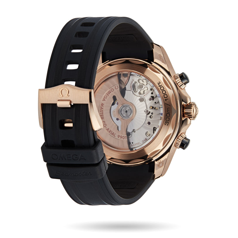 The transparent case back of the OMEGA Seamaster Diver 300M reveals its movement, paired with a black rubber strap and refined rose gold accents.