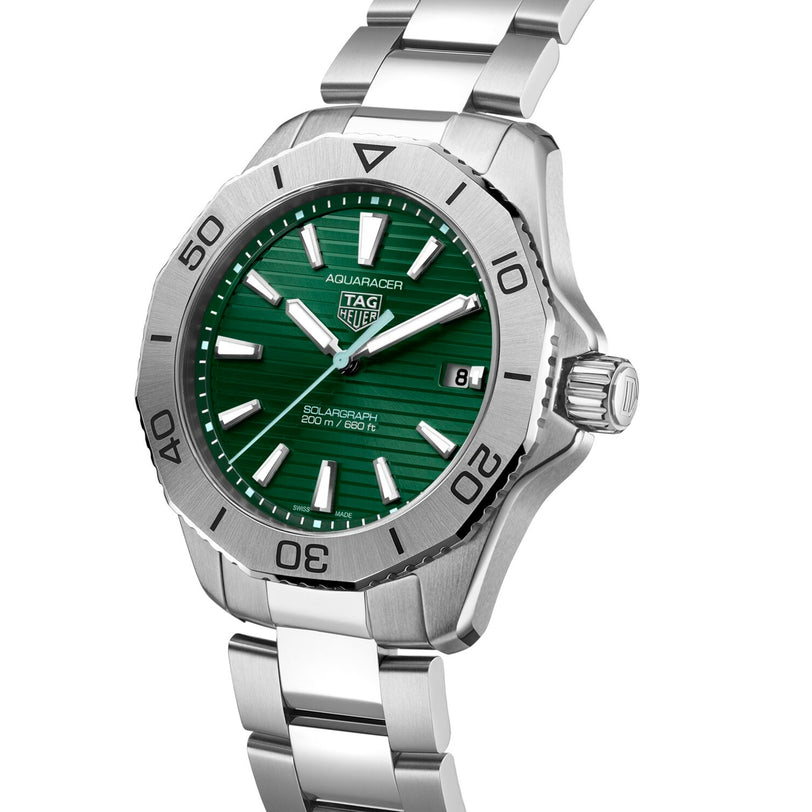 The TAG Heuer Aquaracer Professional 200 Solargraph features a green dial, unidirectional bezel, metal link bracelet, and date display at 3 o’clock.