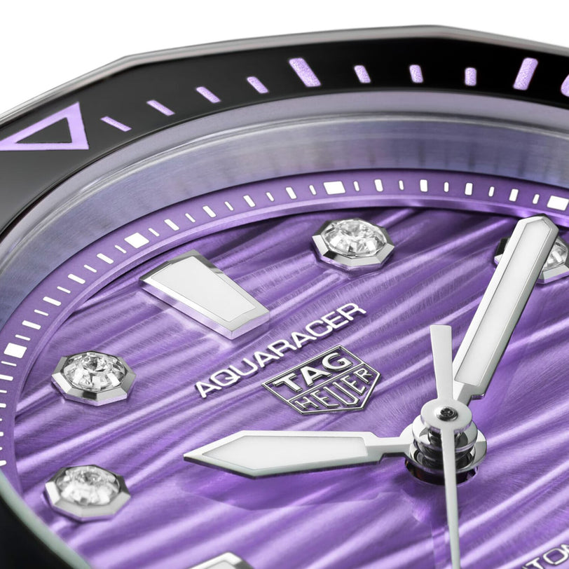 Close-up of the TAG Heuer L SS AU BW AQUAR 300 36 PURP DD DL 25 watch, featuring a purple dial and diamond hour markers.