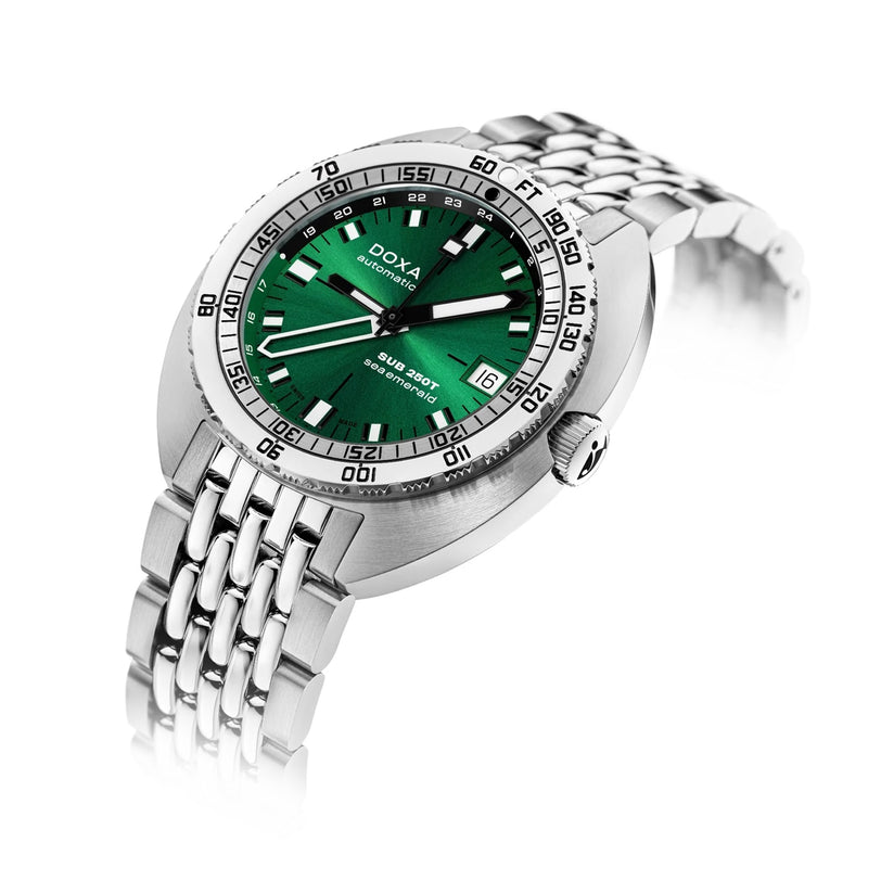 Side angled view of the DOXA SUB 250T GMT Sea Emerald