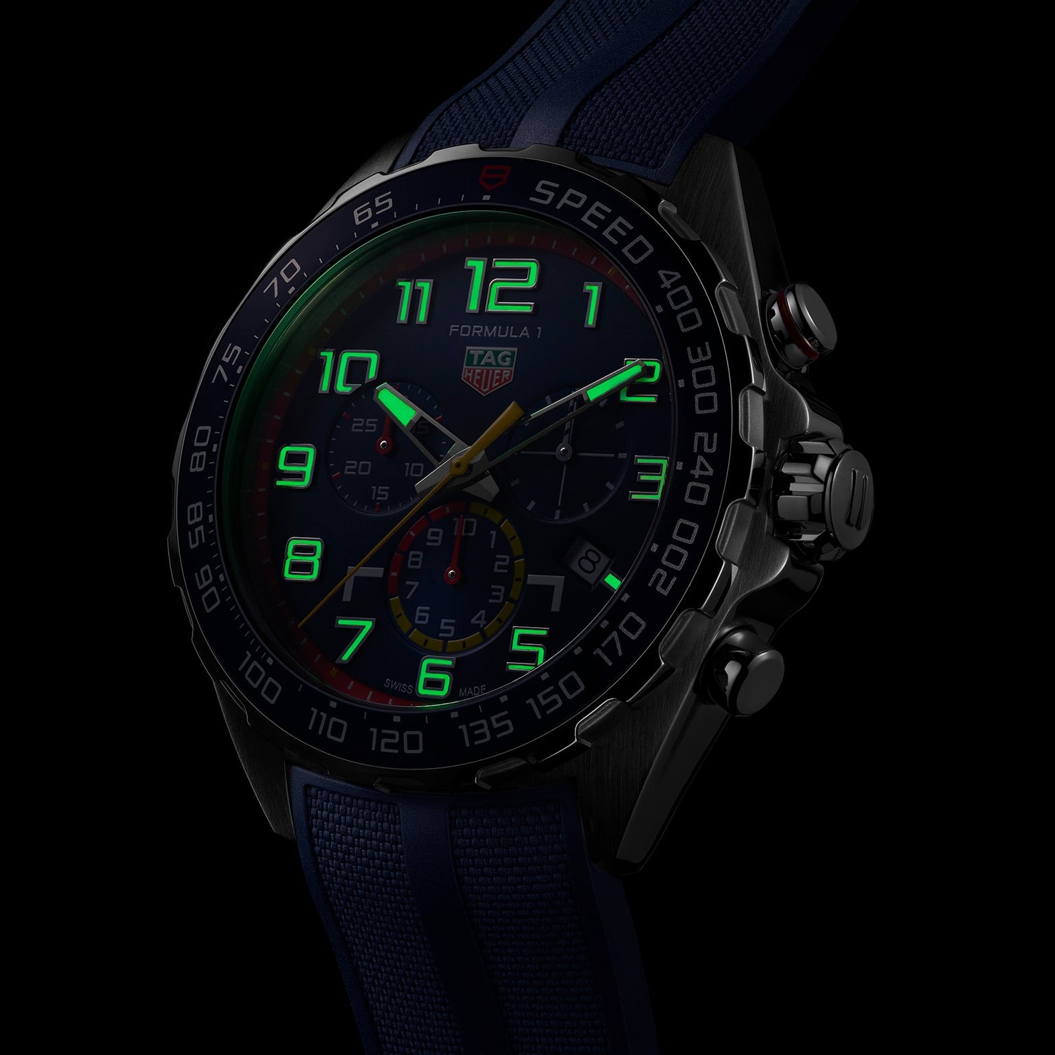 The TAG Heuer Special Edition Formula 1 Chronograph x Red Bull Racing glows in the dark, its luminous green hands and numerals lighting up the black dial—a striking tribute to Formula 1 and Red Bull Racing.