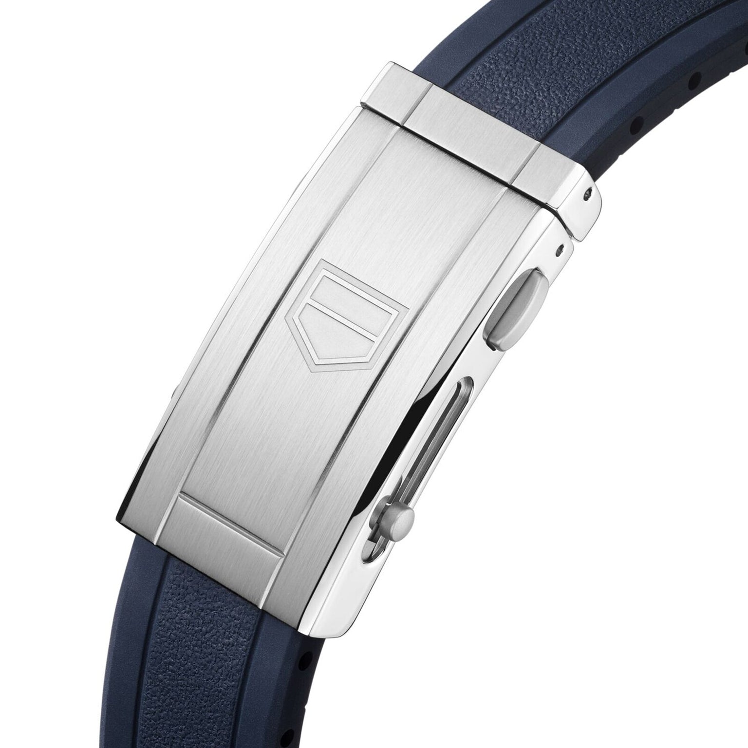 Close-up of the stainless steel clasp on the TAG Heuer Aquaracer Professional 200 Date, engraved with the logo and secured to a blue textured strap, reflecting the refined style of this iconic watch.