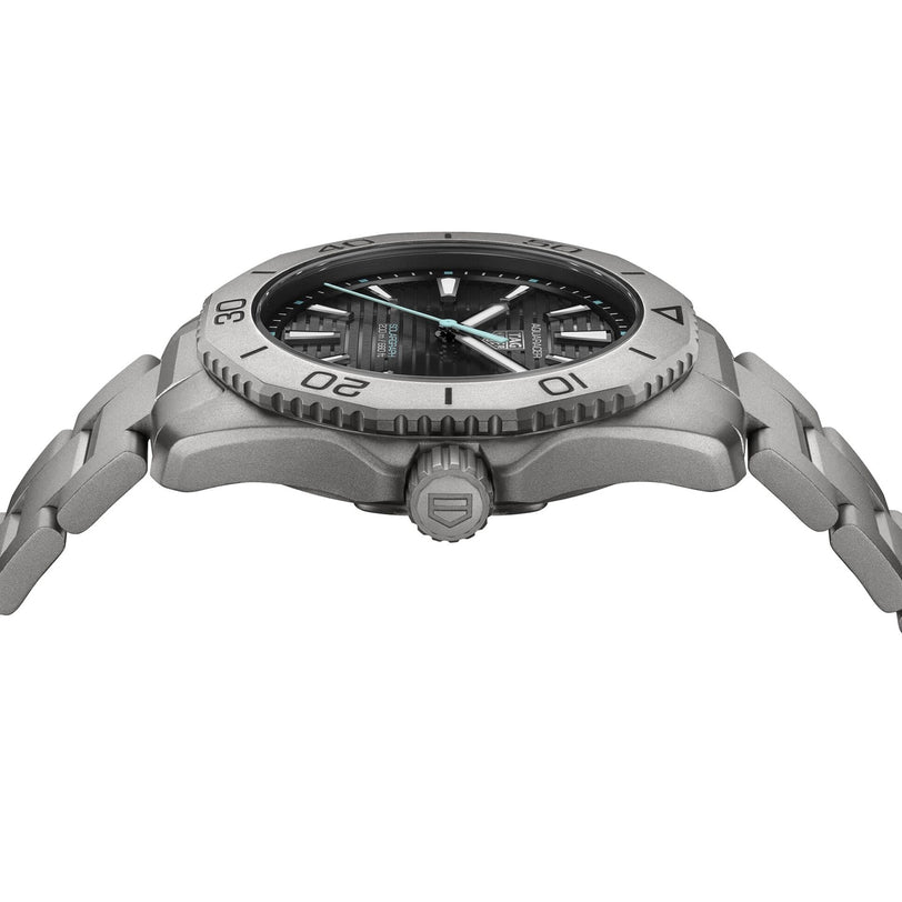 Side view of a TAG Heuer Aquaracer Professional 200 Solargraph with a silver metal band, round black dial, silver hour markers, and a rotating bezel featuring minute indicators.