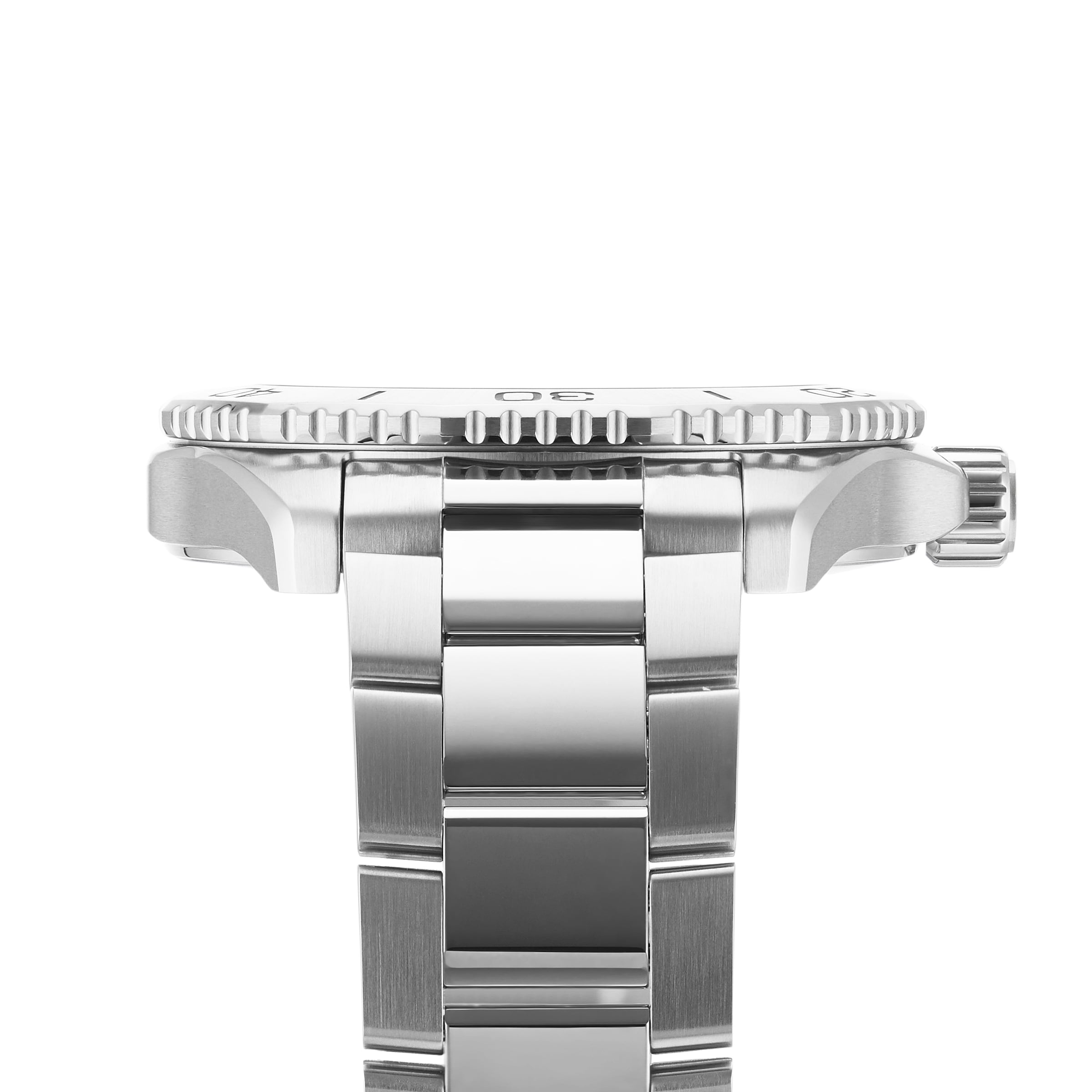 Side view of the TAG Heuer Aquaracer 200 Professional Solargraph, featuring a stainless steel case, metal link band, textured bezel, and advanced solar-powered technology.
