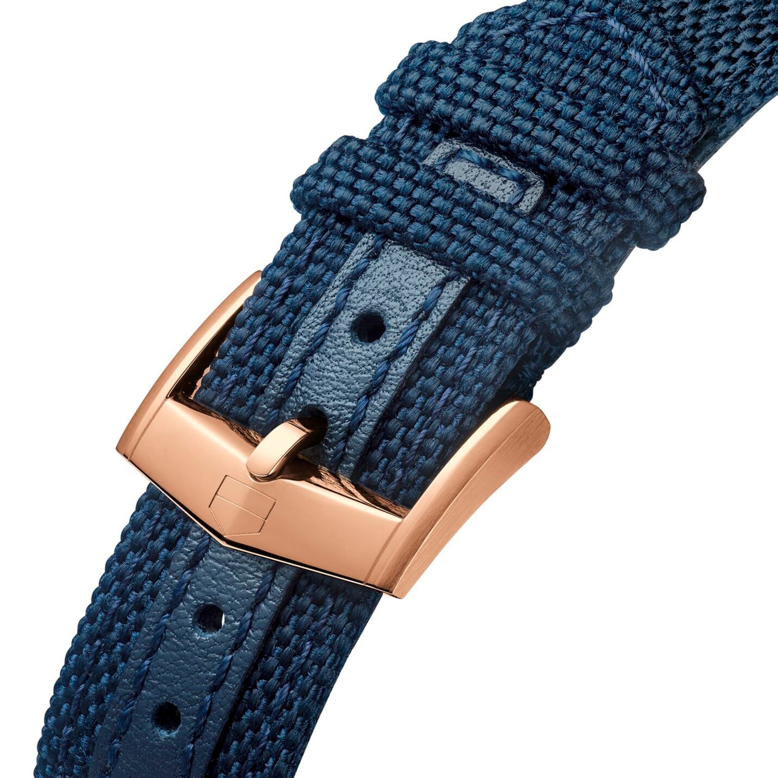 Close-up of a blue textured strap with a rose gold buckle on the TAG Heuer Carrera Chronograph Skipper, reflecting the brand’s sailing legacy.