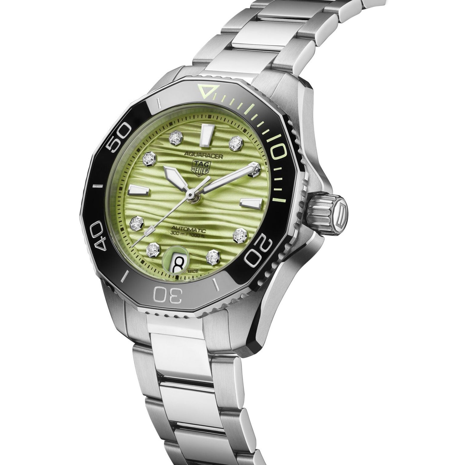 The TAG Heuer L SS AU BW AQUAR 300 36 GRN DD DL 25 is a silver stainless steel wristwatch with a green textured dial and diamond hour markers.