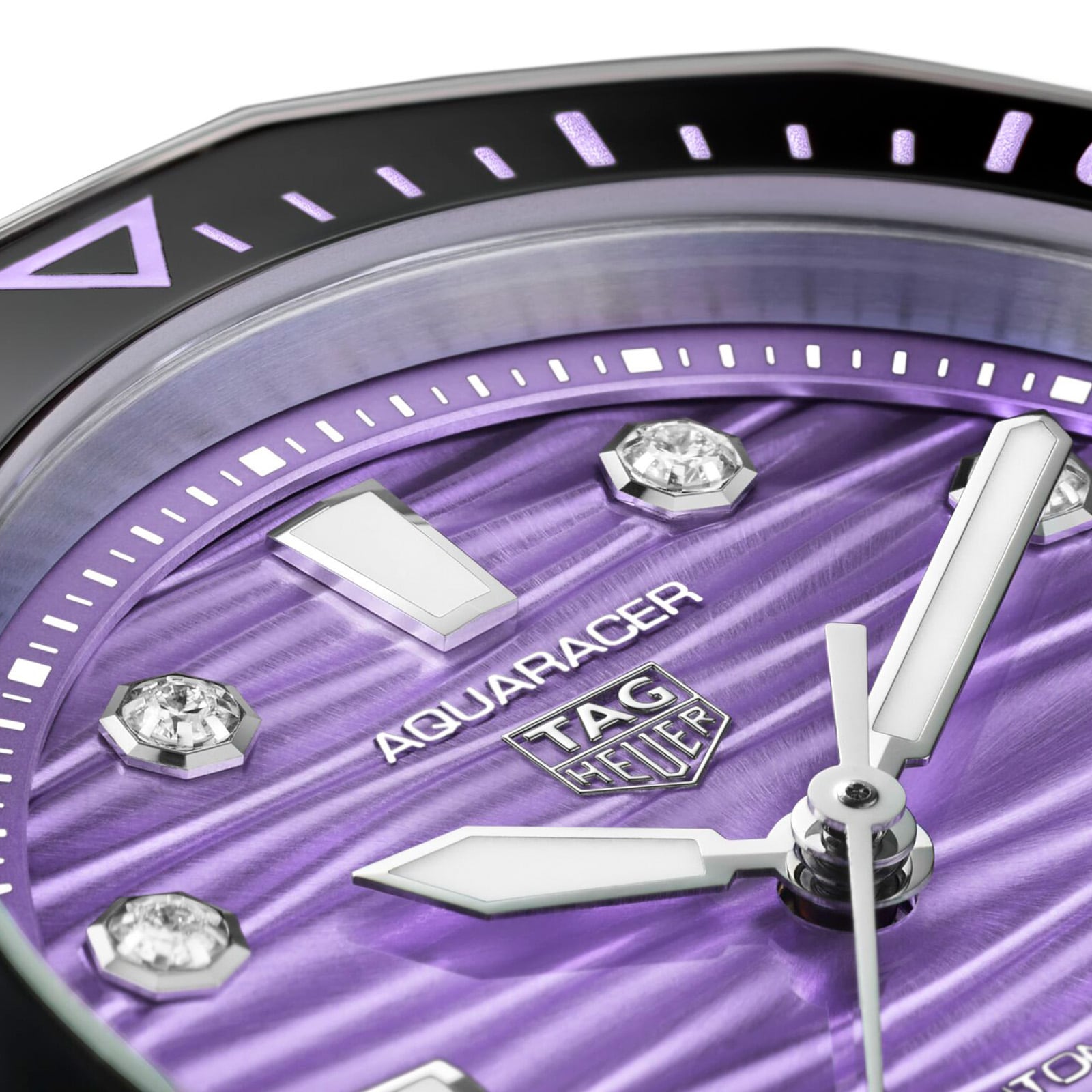 Close-up of the TAG Heuer L SS AU BW AQUAR 300 36 PURP DD DL 25 watch, featuring a purple dial and diamond hour markers.