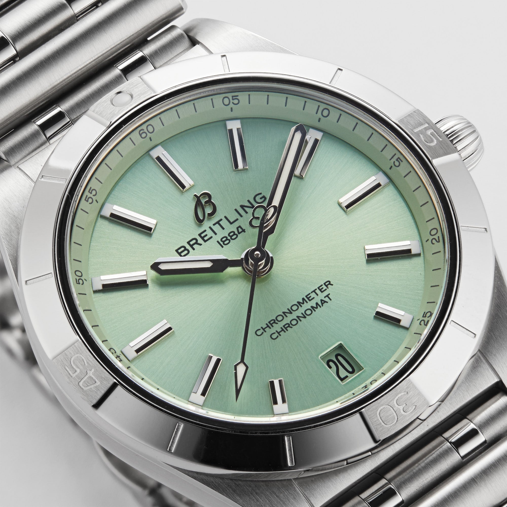 The Breitling Chronomat Automatic 36 features a stainless steel case, mint green dial, silver hour markers, date window at 6 o’clock, and a signature Rouleaux bracelet.