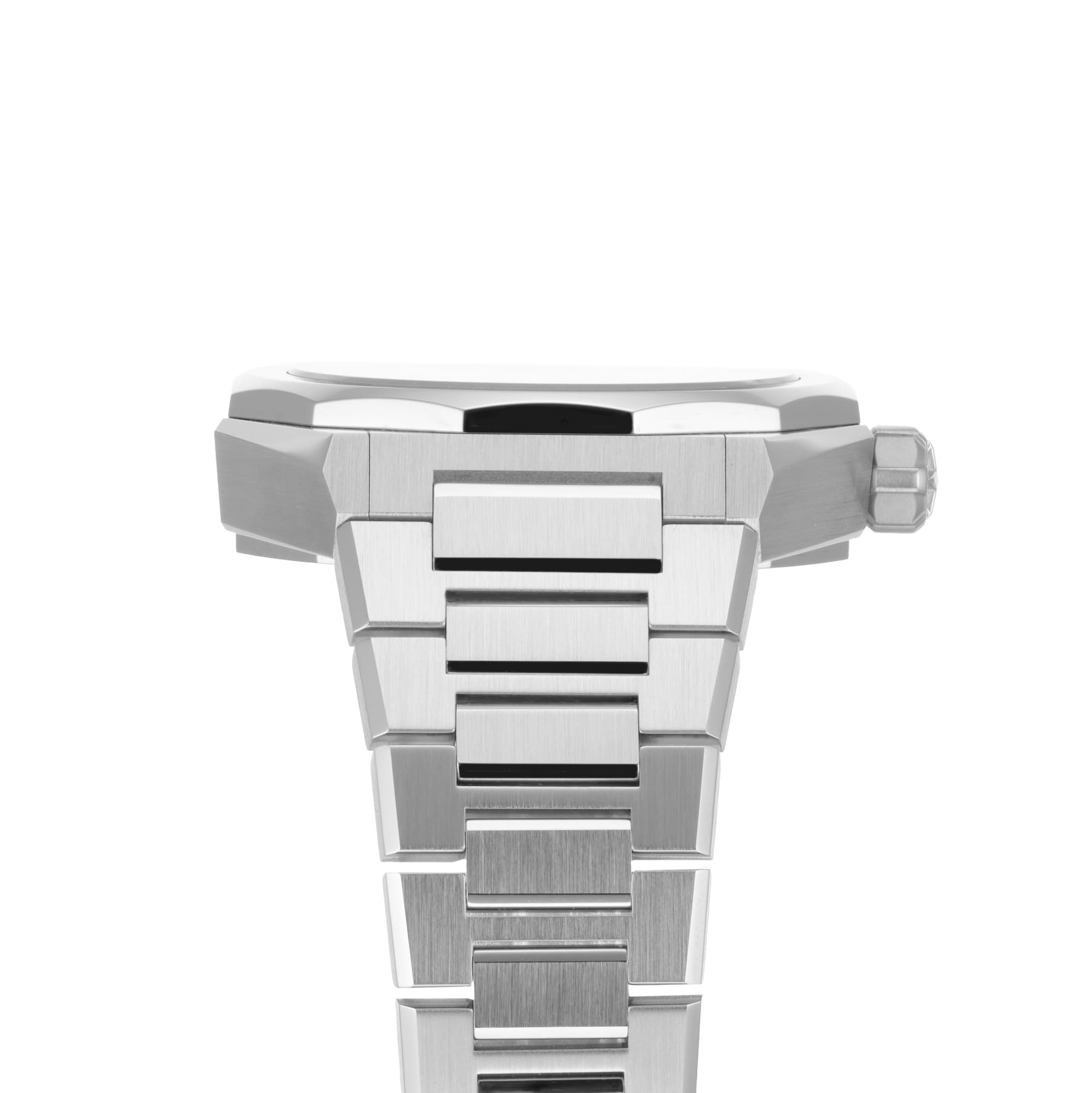 Close-up of the Zenith Defy Skyline 36 wristwatch in silver metal with a brushed finish, highlighting the side profile of its case, crown, and bracelet links—radiating modern elegance from the Defy Skyline collection.