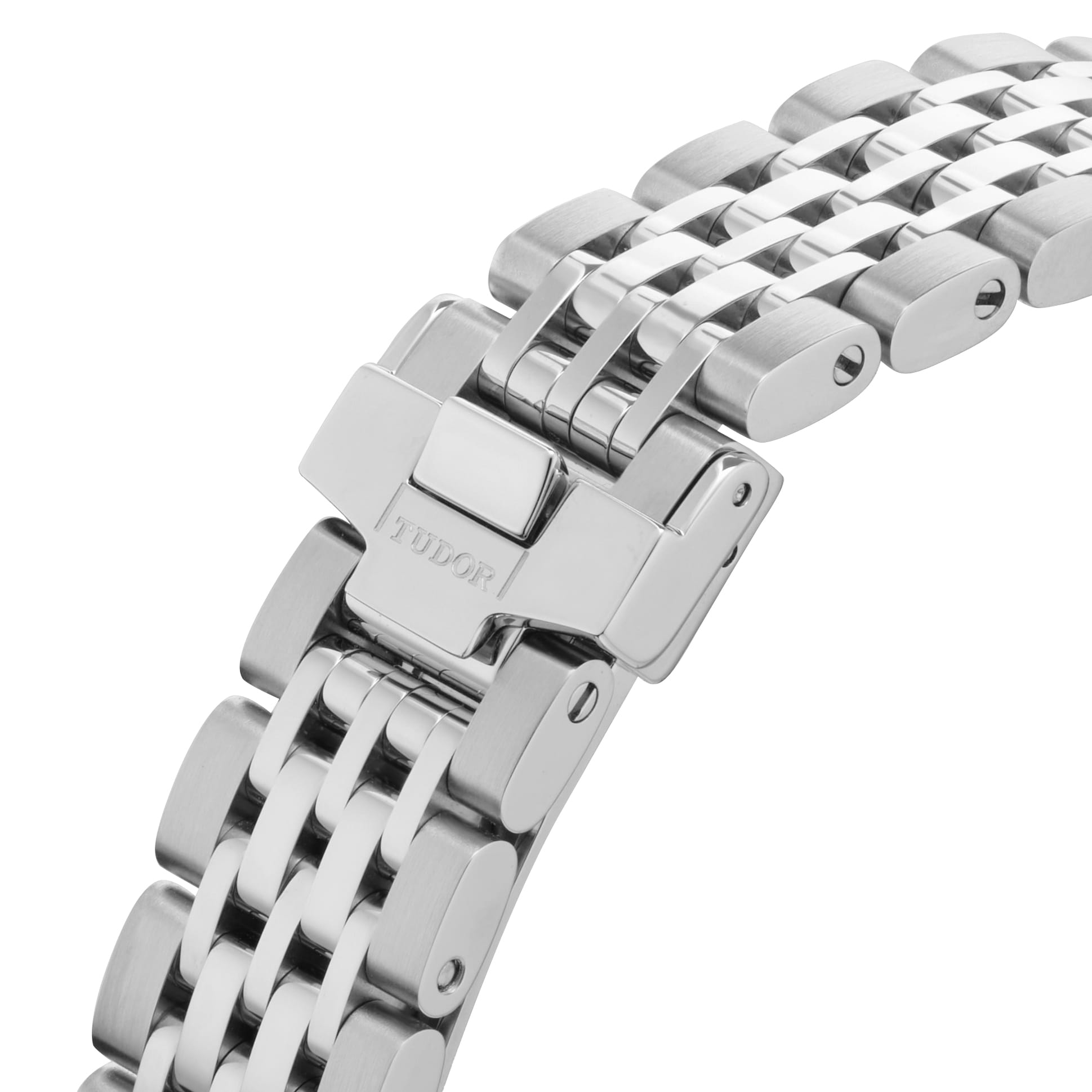 Close-up of a TUDOR 1926 stainless steel bracelet with deployment clasp, showing polished and brushed links that highlight the elegance of this ladies’ self-winding mechanical model.