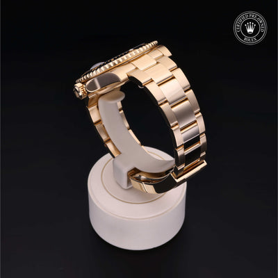 Rolex Certified Pre-owned Submariner Date M116618LN-0001 front on black background