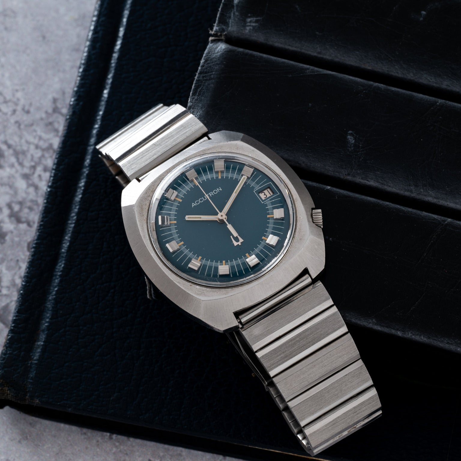 Bulova Accutron 261 'Original' Cushion TV
