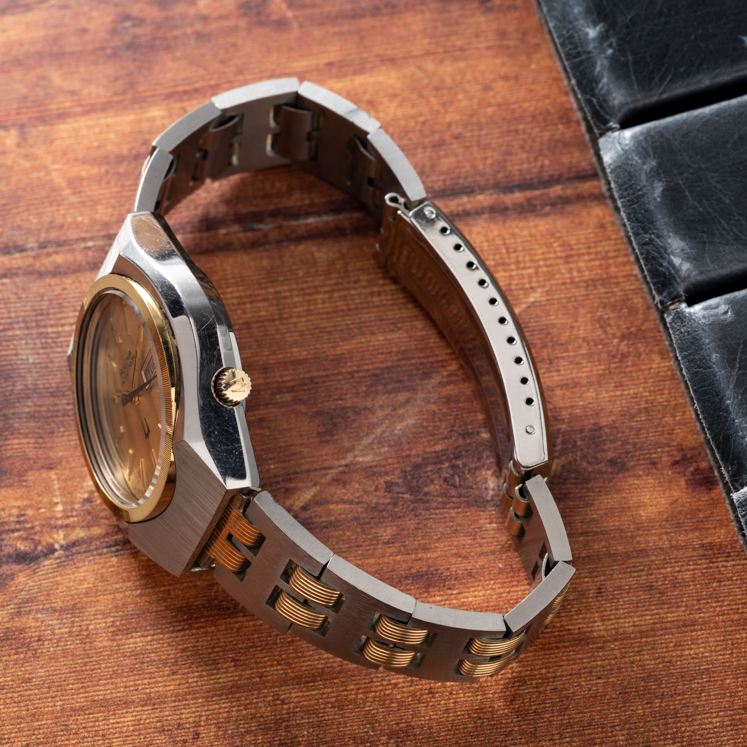 Bulova Accutron  Day-Date 'Holographic'