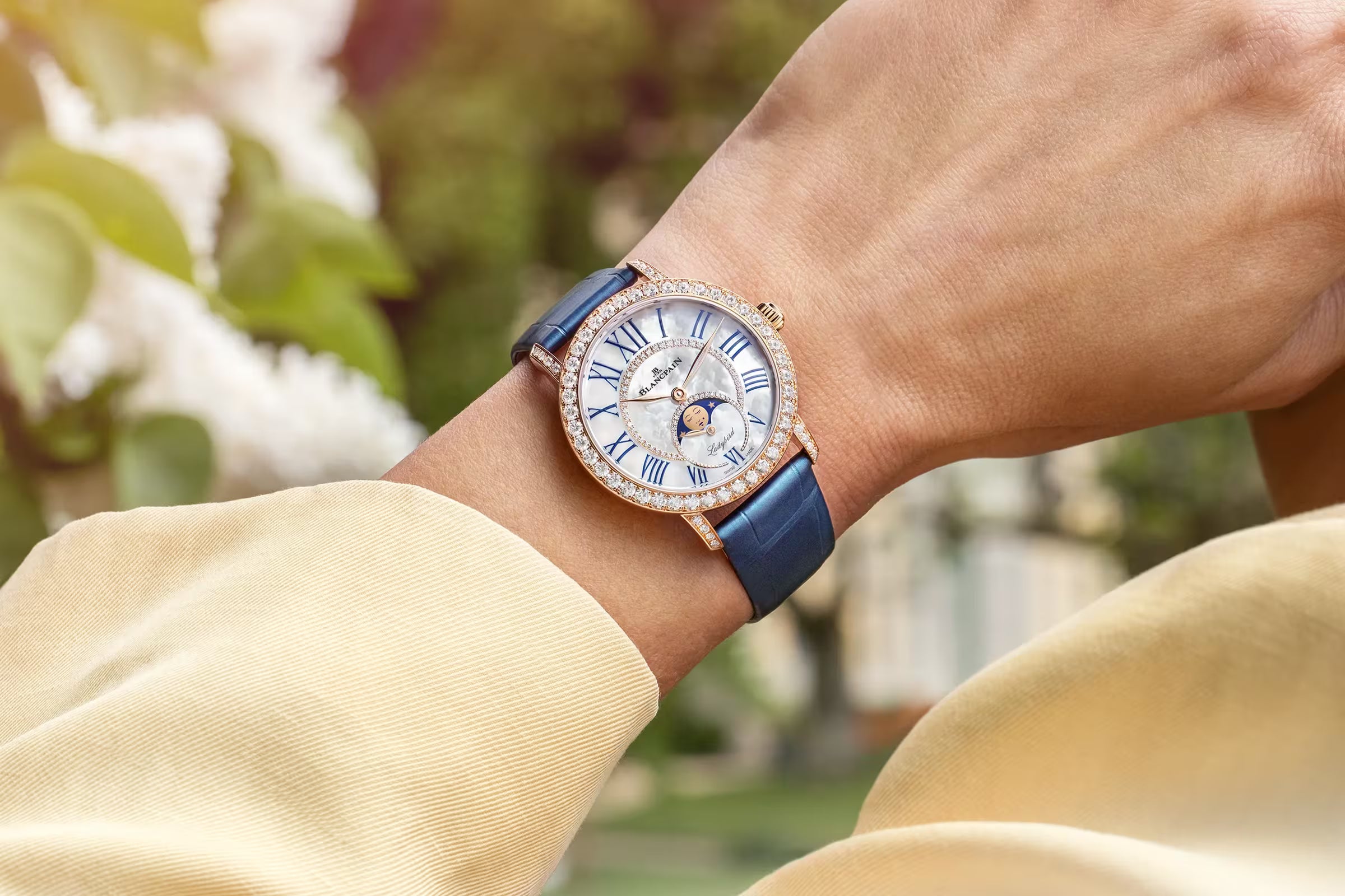 Ladybird Colors Phases de Lune | 34.9mm, Mother-of-pearl set dial with diamond, Alligator leather Strap,