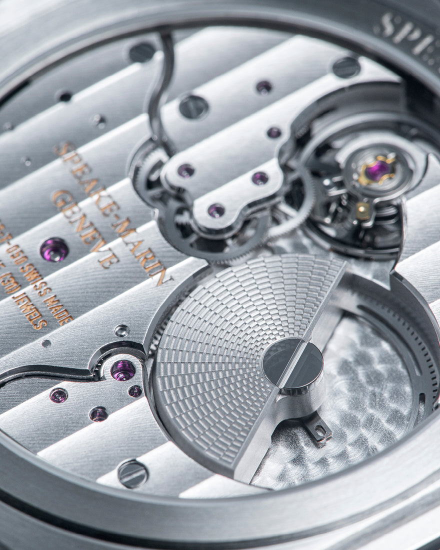 Ripples Metallic Green Back Movement Close Up