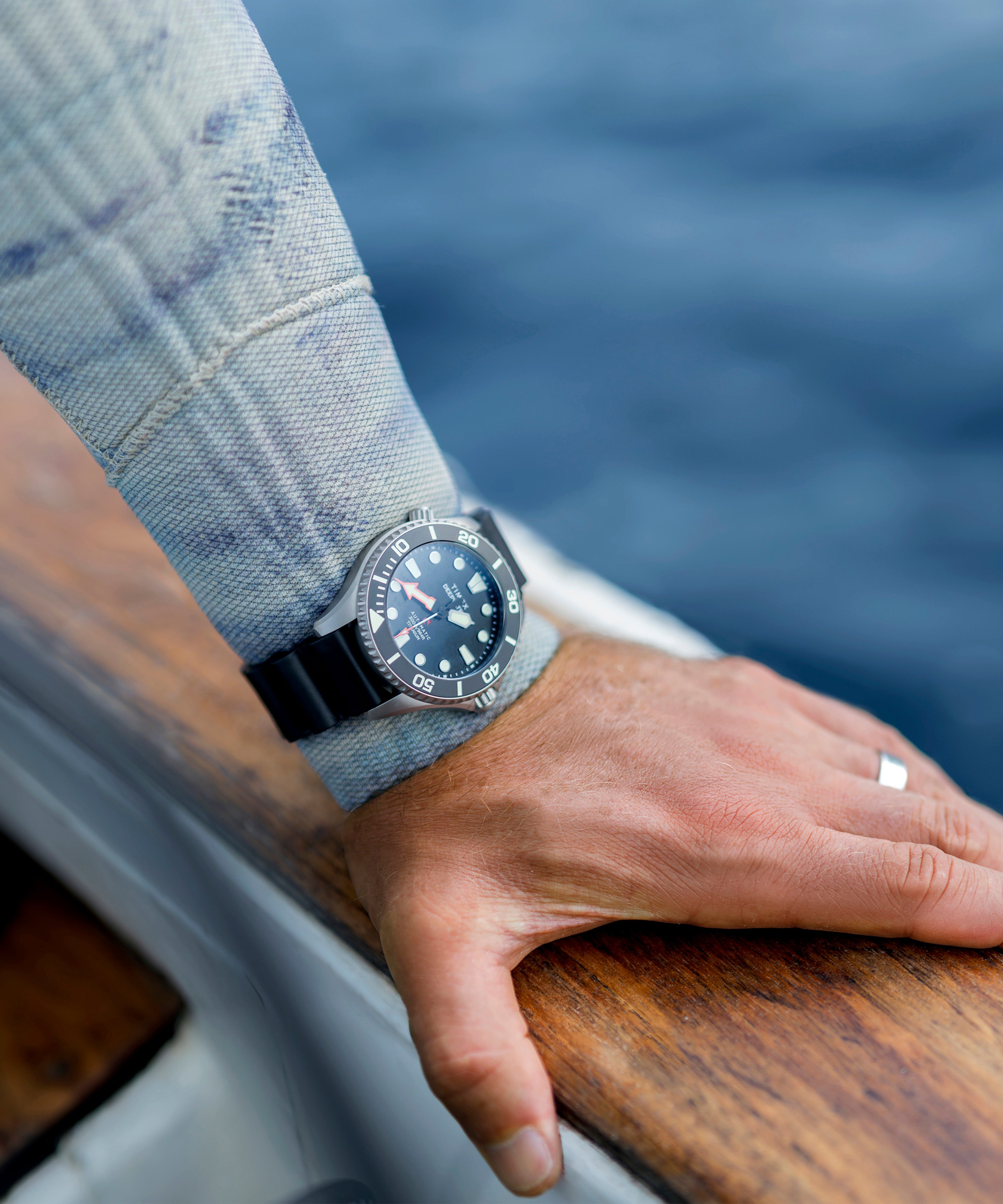 Deepwater Meridian 300 Titanium HEV Automatic 44mm HNBR Synthetic Rubber Strap Watch
