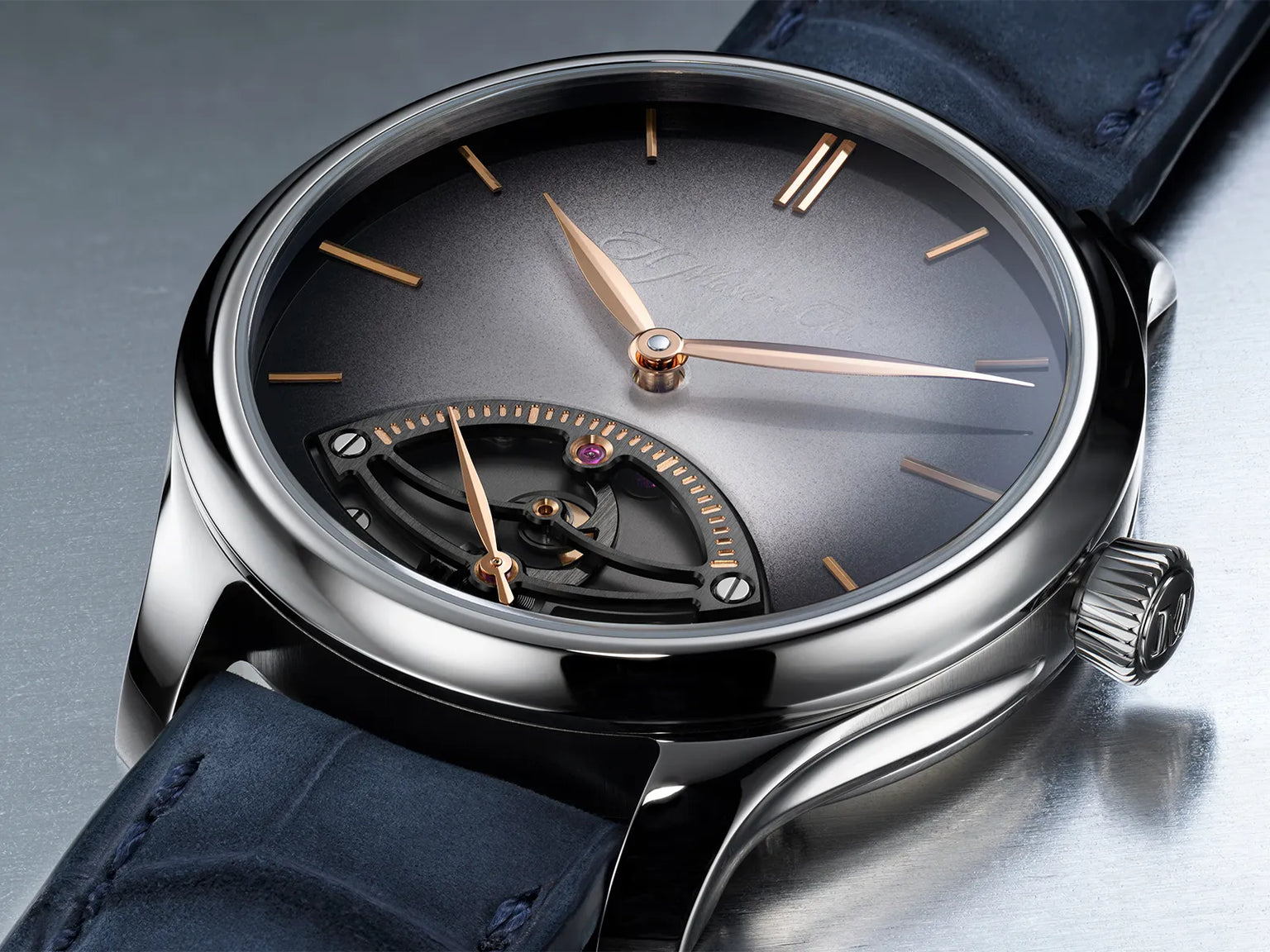 Endeavor Retrograde Seconds Blackor Fumé | 40mm, Stainless Steel